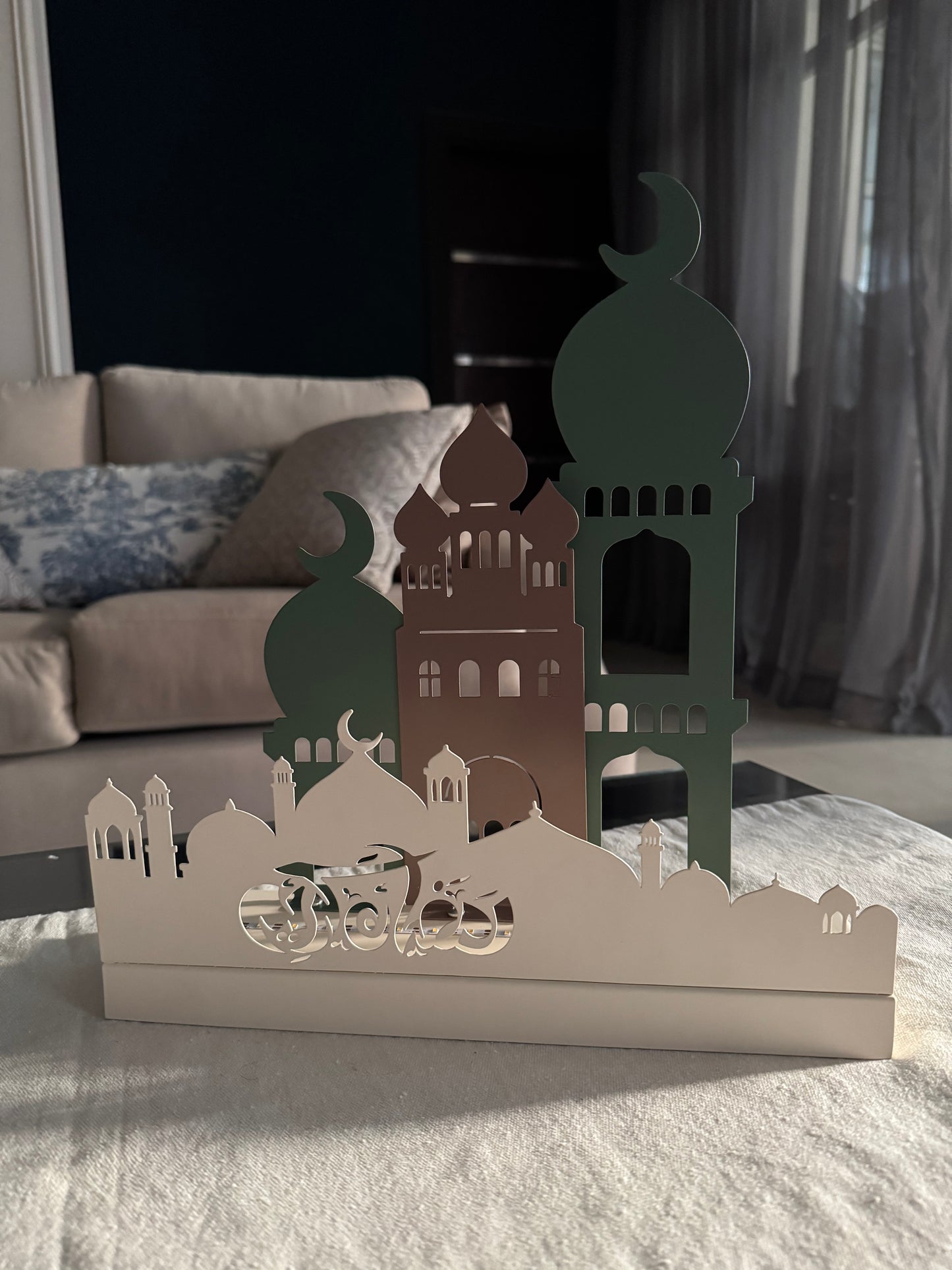 GreenxBurgundy Stand