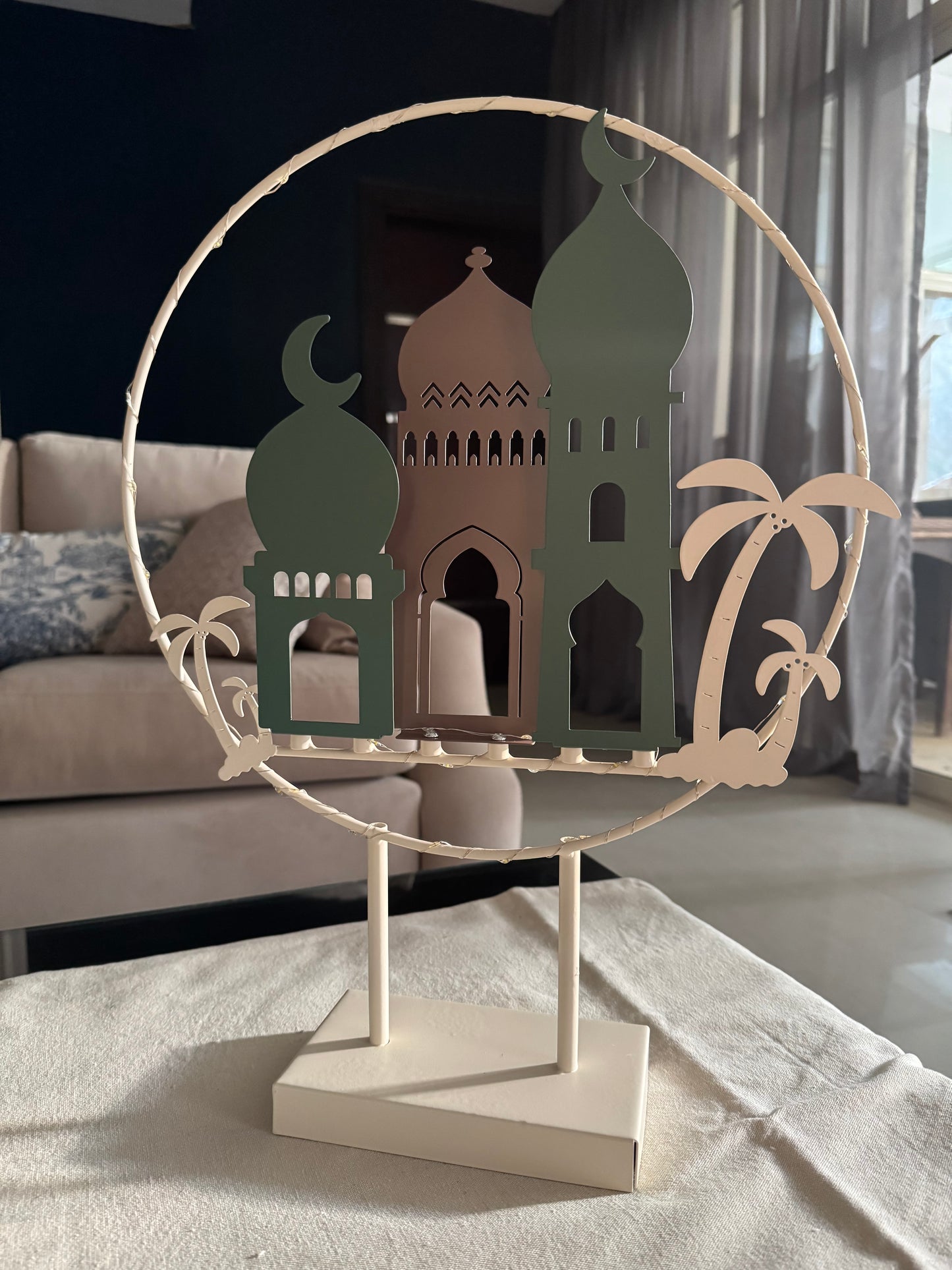 GreenXBurgundy Circle Stand